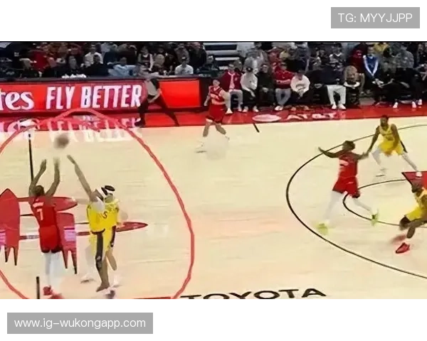 伯德无球牵制力改变对手防守布局