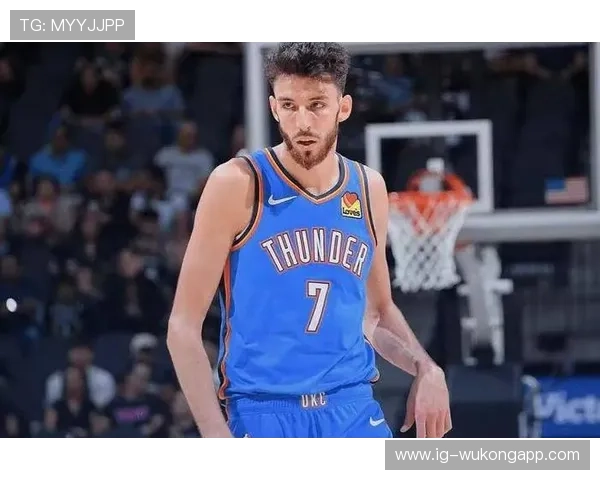 切特·霍姆格伦利用内线掩护提升挡拆效率助马刺拉开比分