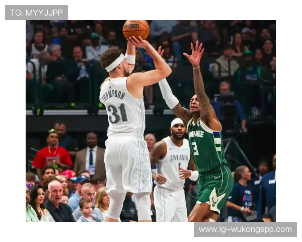 克莱·汤普森三分出手增加带动球队外线空间拉开格局