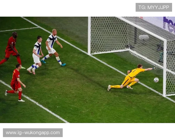 守门员犯规判罚标准及关键违例条件详解