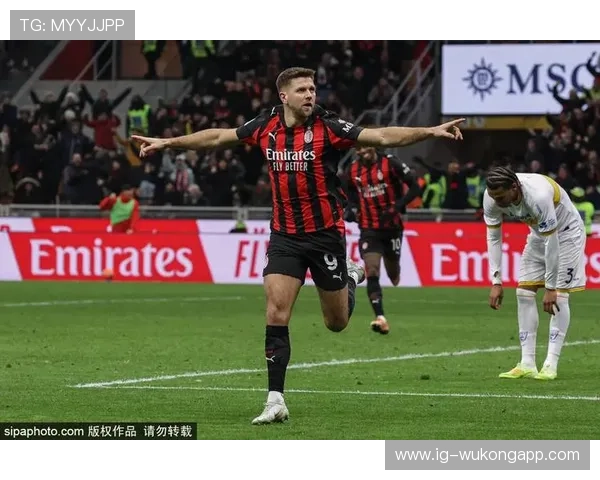 AC米兰霸占榜首却面临分崩离析危机，战术依赖莱奥独撑，豪门底蕴正遭战术混乱挑战