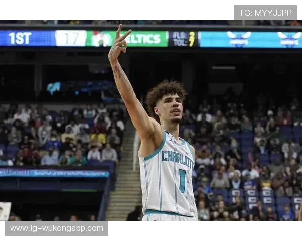 拉梅洛·鲍尔利用挡拆提升组织效率，拉开进攻空间明显增多