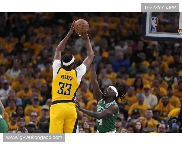 朱·霍勒迪挡拆创造投篮机会提升球队关键时刻得分效率