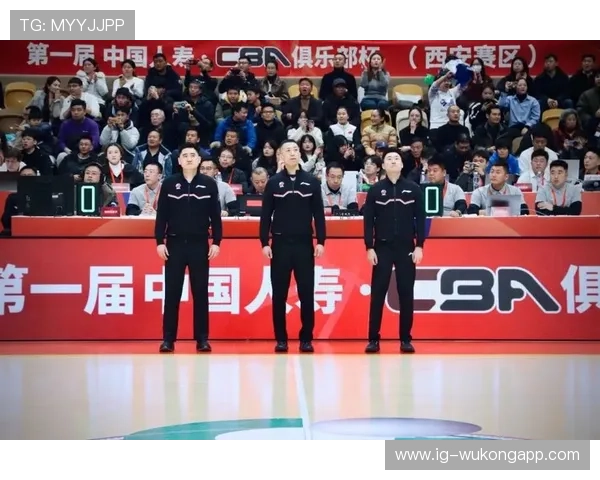 篮球裁判在比赛中如何识别并判断假摔判罚行为 篮球裁判在比赛中如何识别并判断假摔判罚行为