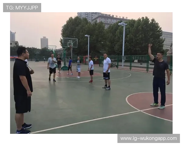 裁判判罚流程解析：从鸣哨到执行的完整规则说明